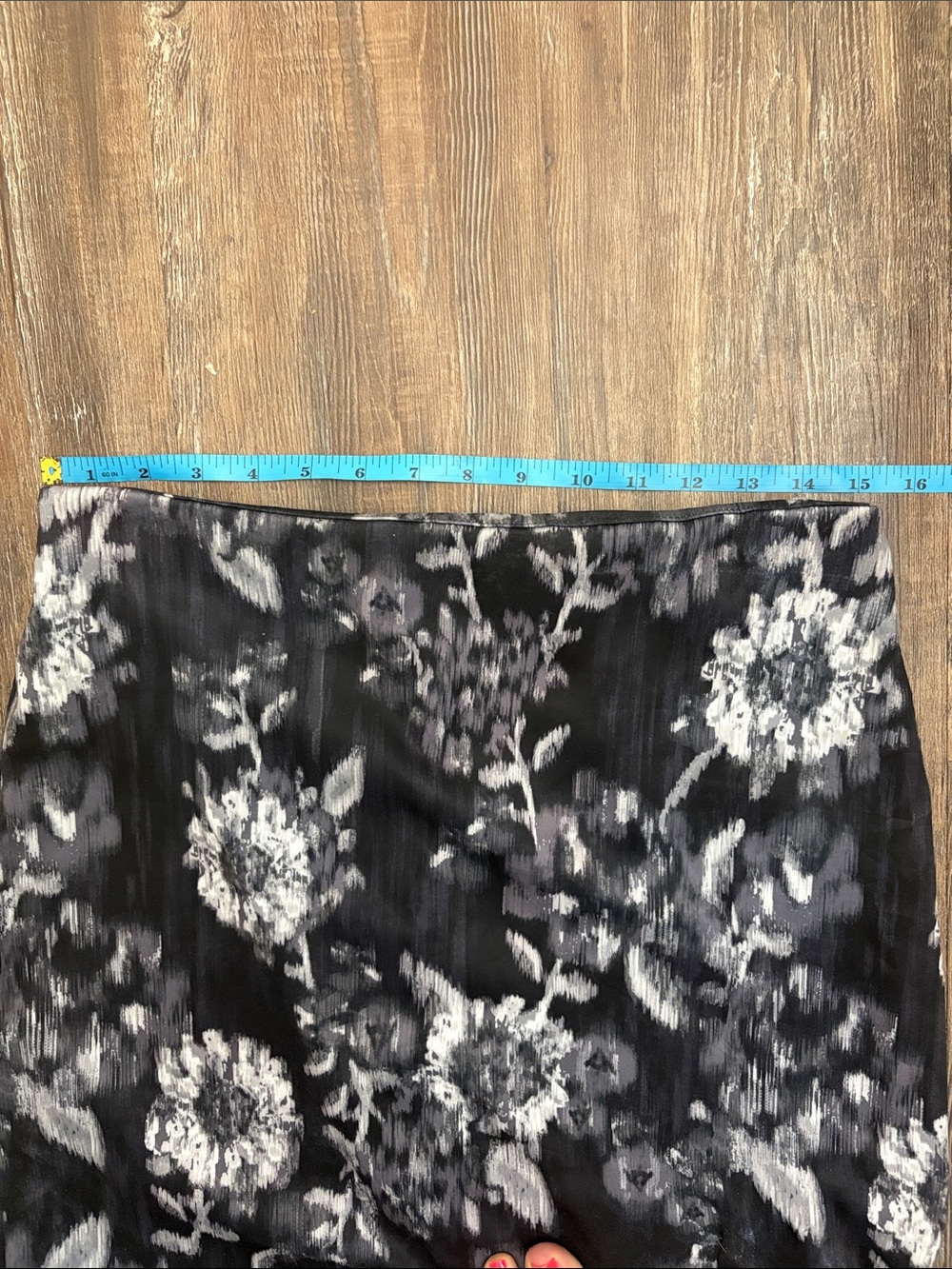 New York & Company Black and Gray Floral Pencil Skirt - Picture 2 of 6